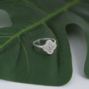 Van Cleef & Arpels, Vintage Alhambra Ring