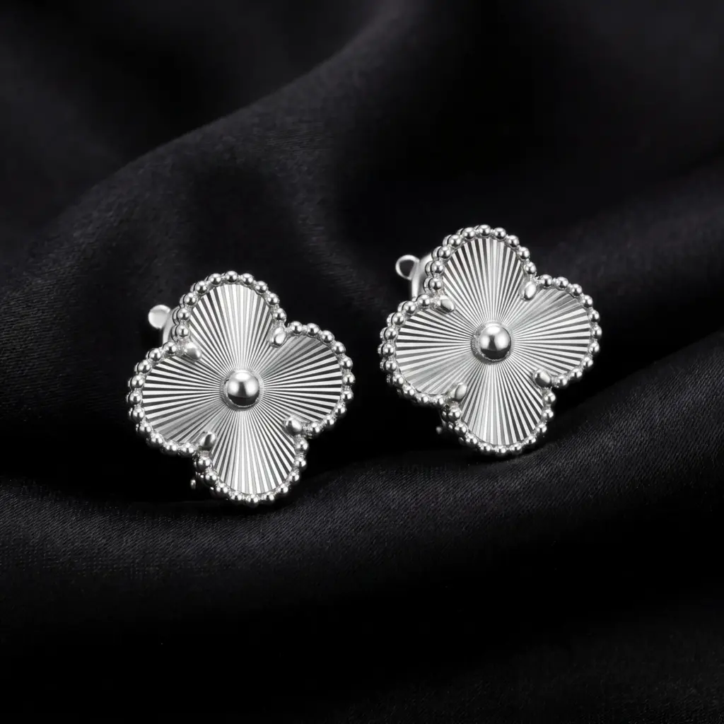 Van Cleef & Arpels, Vintage Alhambra earrings